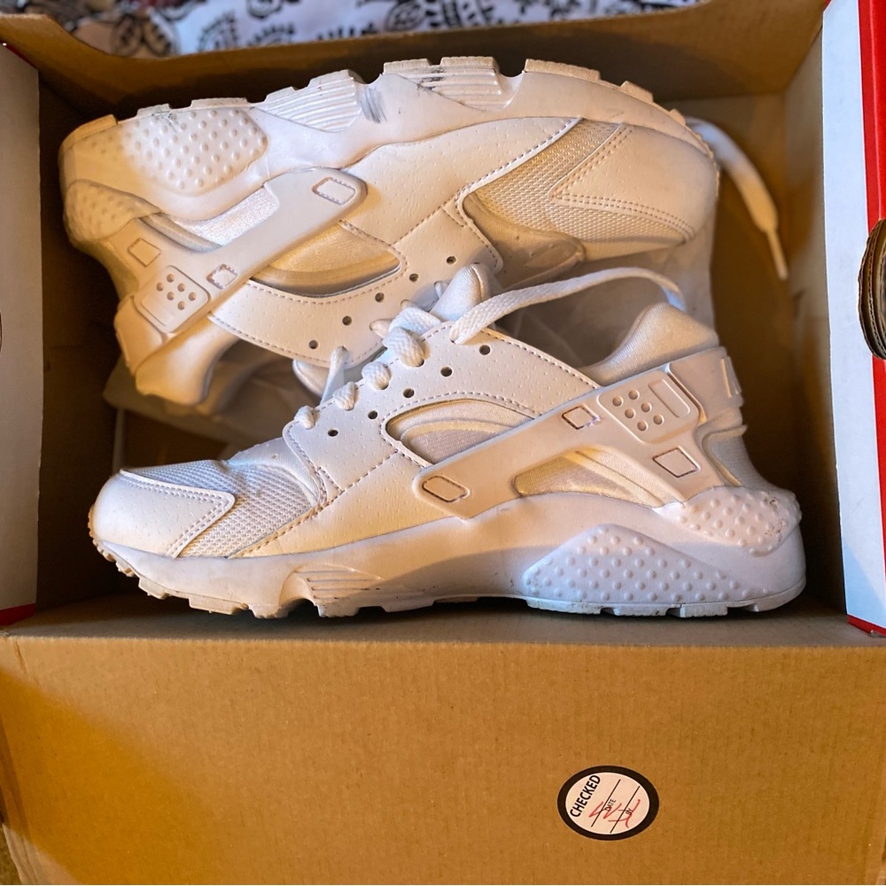 White Nike Huaraches